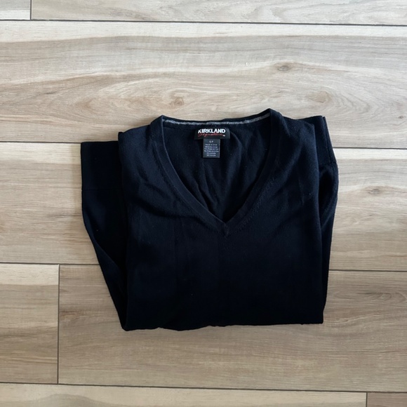 Costco Kirkland Black Pullover Sweater - Picture 4 of 6